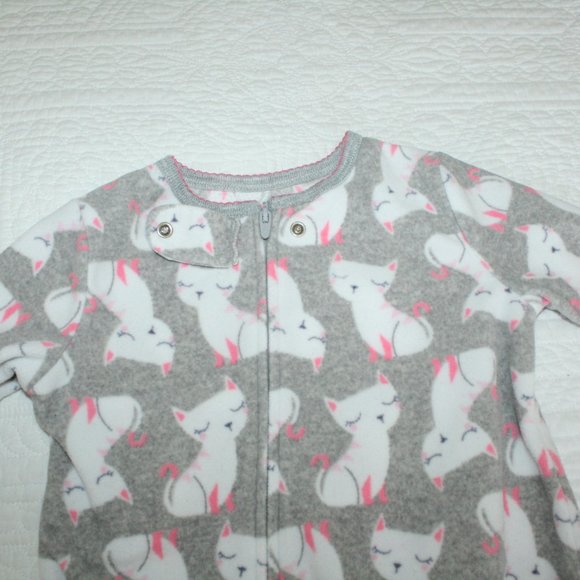 5/$20 Baby girl fleece sleeper with cats 9 months - Picture 7 of 13